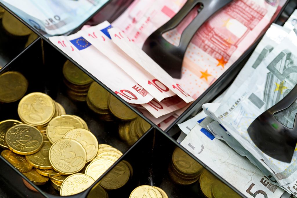 Capital Economics: Greece to Shine in Eurozone Over Next 2 Years