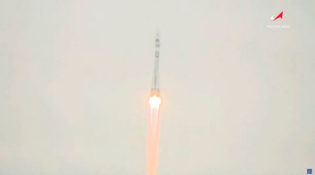 Ρωσία: Ο πύραυλος Σογιούζ 2,1 απογειώθηκε με προορισμό τη Σελήνη