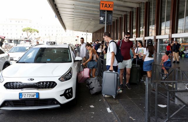 Ιταλία: Σε σοβαρό πρόβλημα μετατρέπεται η έλλειψη ταξί – Τα μέτρα που εξετάζει η κυβέρνηση