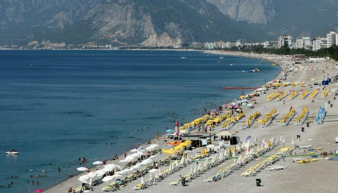 Deutsche Welle: «Ο πληθωρισμός βυθίζει τον τουρκικό τουρισμό»