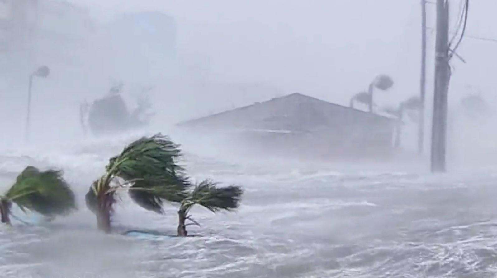 ΗΠΑ: Ο τυφώνας Ιντάλια απειλεί τη Φλόριντα – Εκκενώνονται δυτικά παράλια