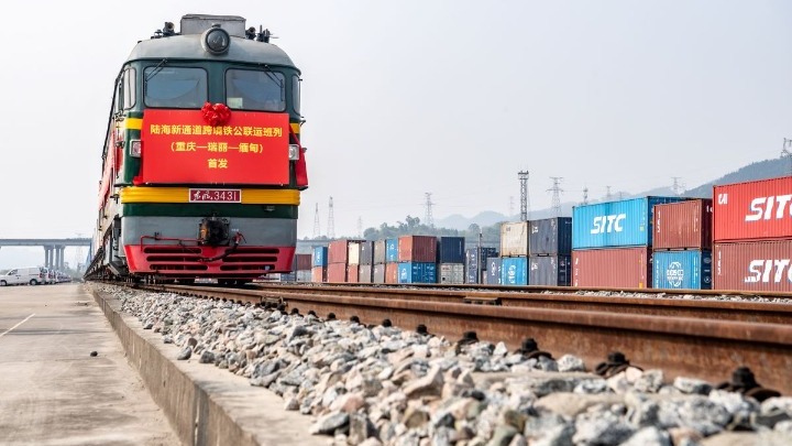 Κίνα – Ευρώπη: Το τρένο «σφύριξε» 516 φορές από το 2020