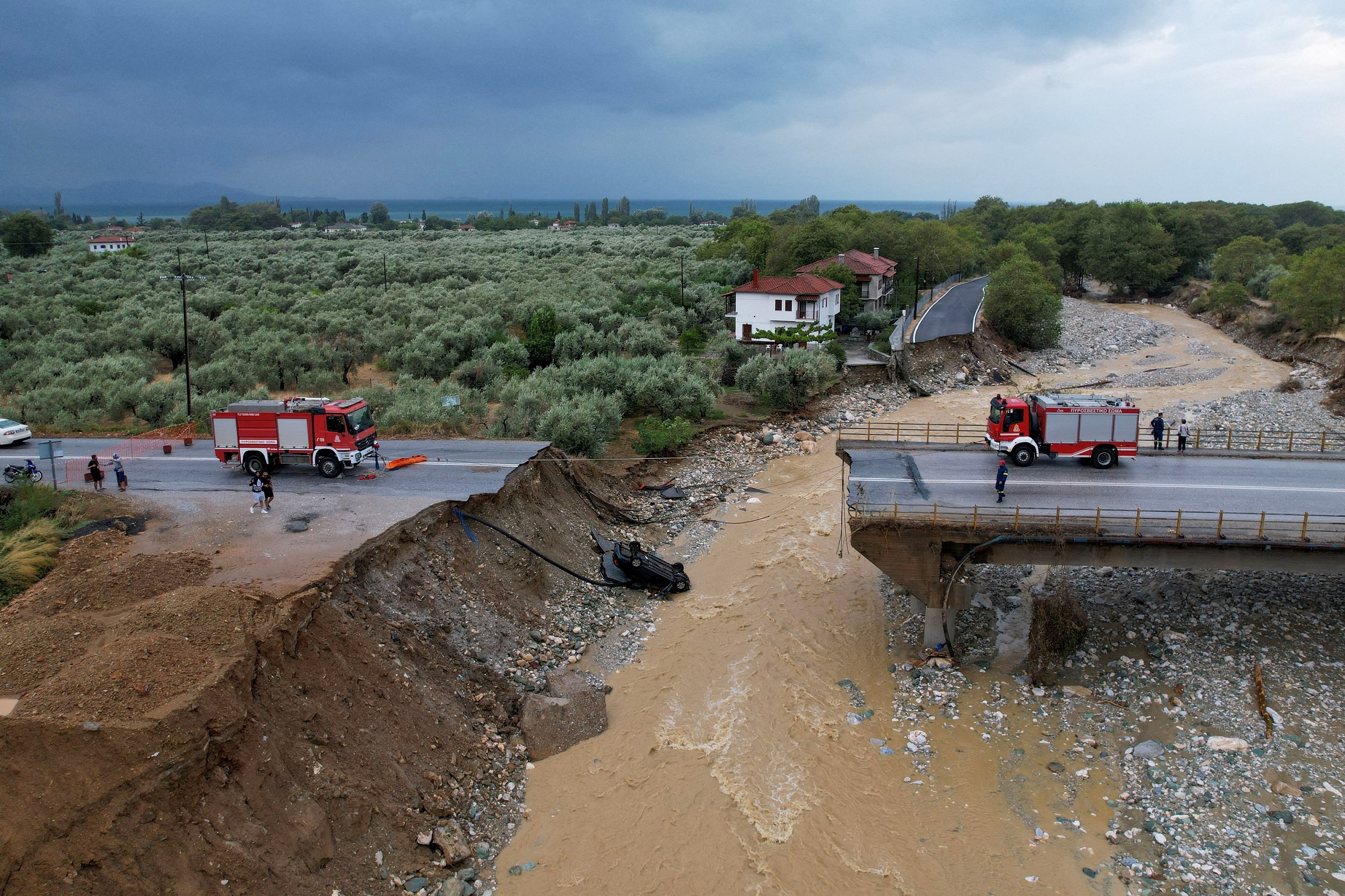 Six storm-related fatalities reported; extensive flooding in Thessaly plain