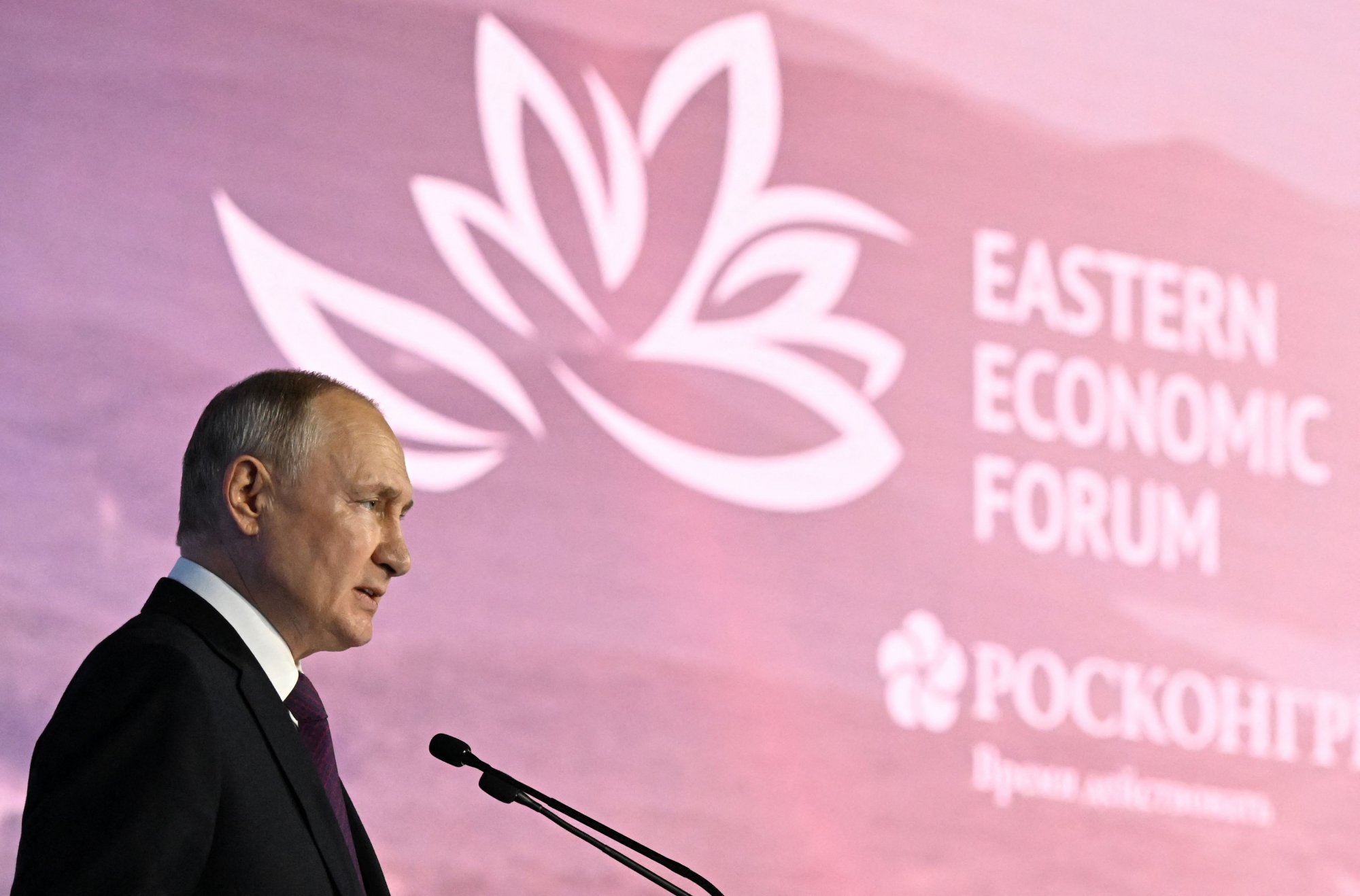 Ο Πούτιν κοιτάζει προς την Άπω Ανατολή