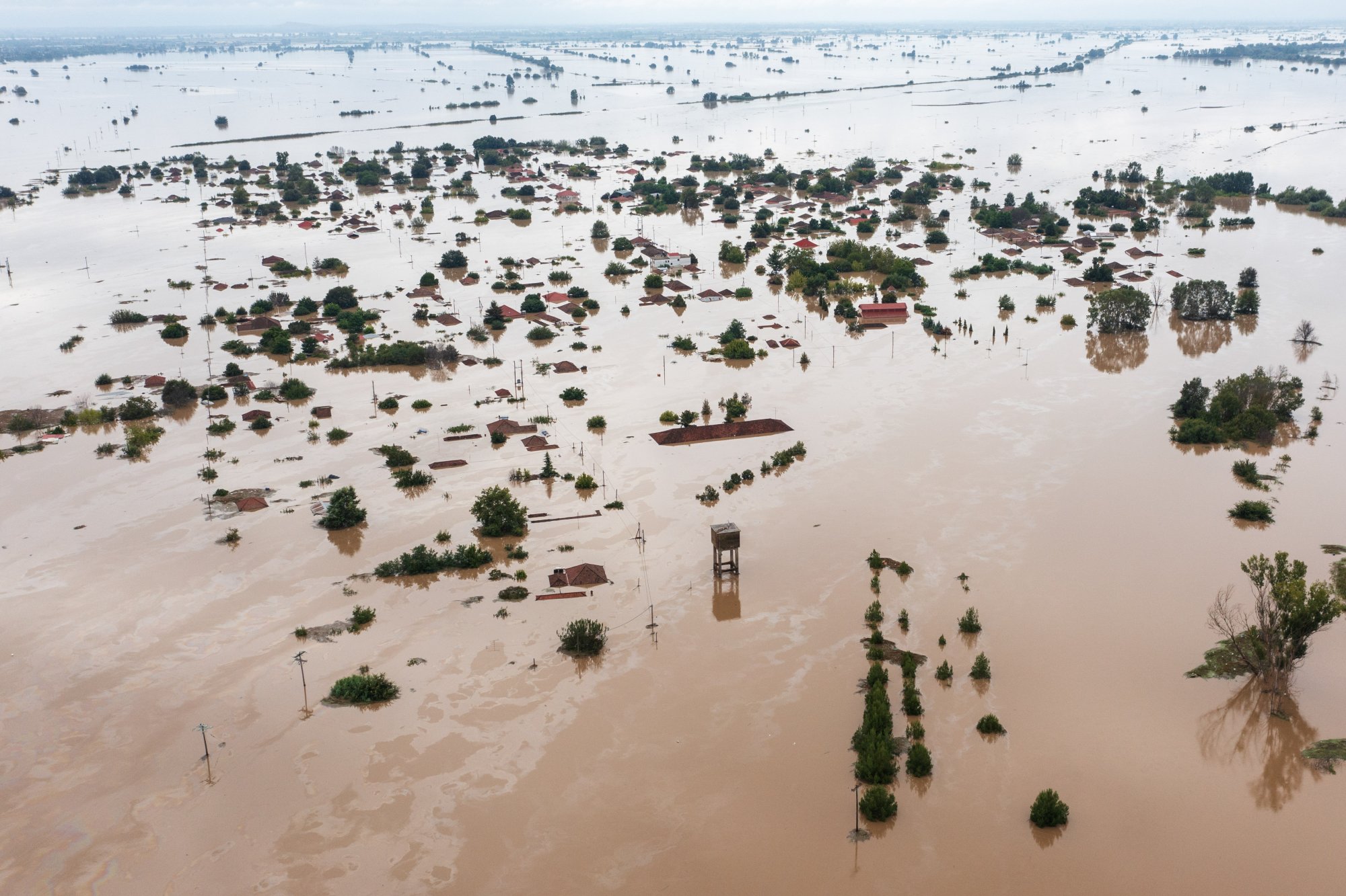 Κακοκαιρία Daniel: Παραμένουν πρώτο θέμα στον διεθνή Τύπο οι πλημμύρες στην Ελλάδα
