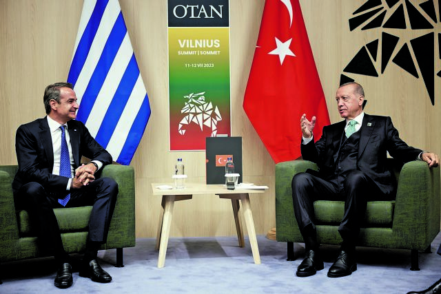 Bloomberg: «Aσσος στο μανίκι» της Ελλάδας η οικονομική κρίση της Τουρκίας