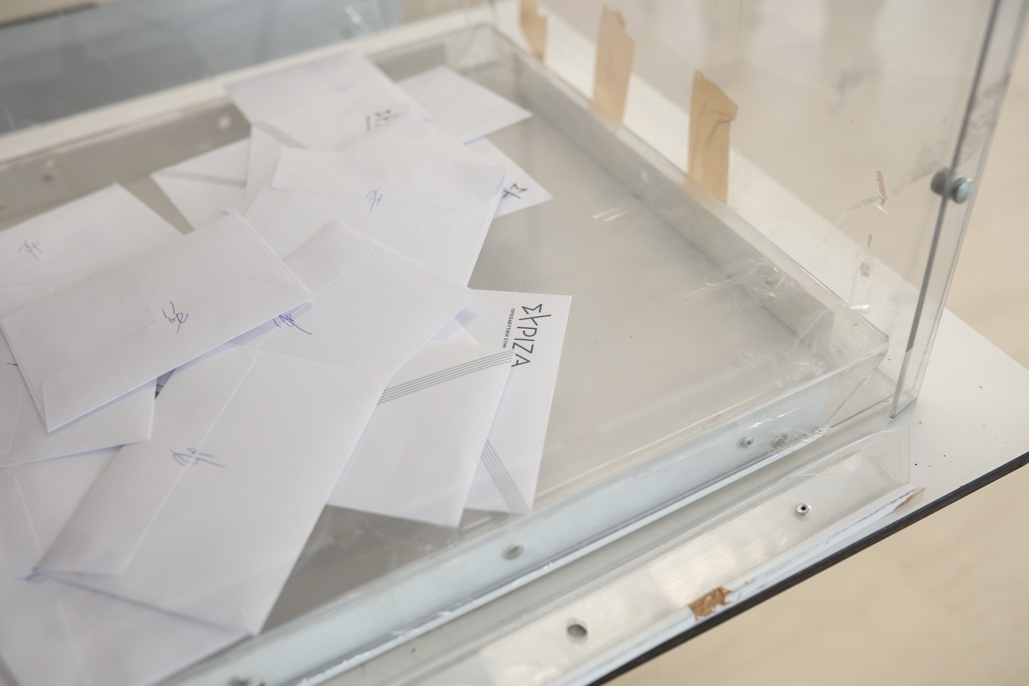 Εκλογές ΣΥΡΙΖΑ: Πού ψηφίζουν οι δύο μονομάχοι – Σχεδόν 18.500 προσήλθαν ήδη στις κάλπες