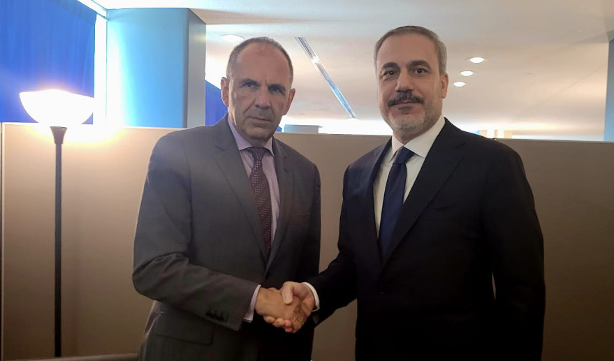 Greek, Turkish FMs meet in NYC a day before Mitsotakis-Erdogan meeting