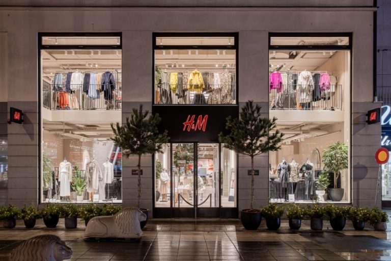 H&M: «Τα ρίχνει» στον καιρό για τις μέτριες πωλήσεις
