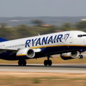 Ryanair: Υπερδιπλασιάστηκαν τα κέρδη τριμήνου