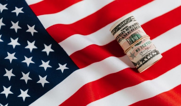 ΗΠΑ: Το χρέος των 33 τρισ. δεν είναι απαραίτητα κακό
