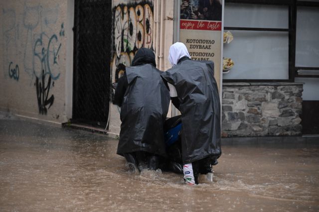 Κακοκαιρία Daniel: Συνολικά 1.500 κλήσεις στο Κέντρο Επιχειρήσεων της Πυροσβεστικής