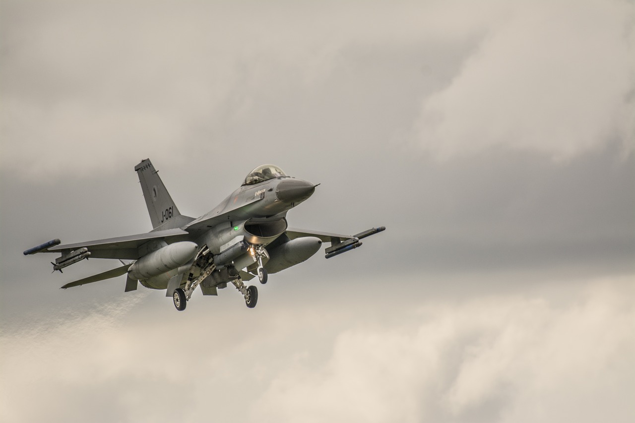 F-16: «Θα εξεταστω την πώλησή τους στην Τουρκία» – Τι είπε ο διάδοχος του Μενέντεζ