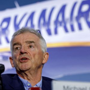 Ryanair: Πώς αντιμετωπίζει τα προβλήματα από υπερμεγέθεις αποσκευές έως τους δασμούς