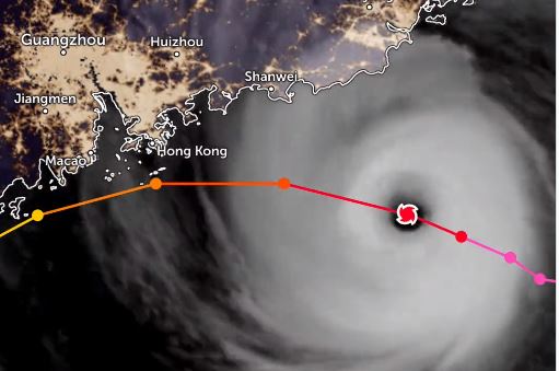 Κίνα – Χονγκ Κονγκ: Ακυρώσεις πτήσεων και κλείσιμο επιχειρήσεων λόγω του σούπερ τυφώνα Saola