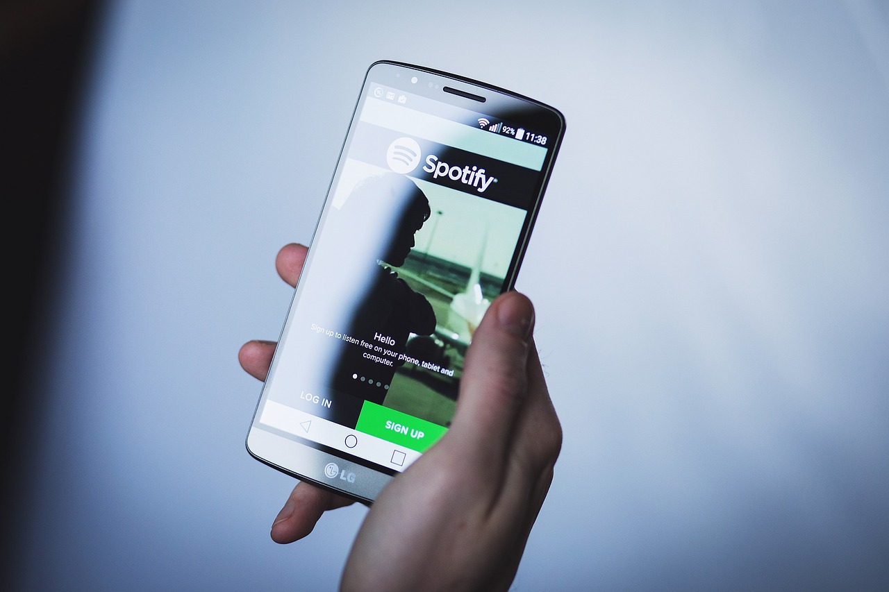 Spotify: Πράσινο φως στη μουσική που δημιουργείται από τεχνητή νοημοσύνη