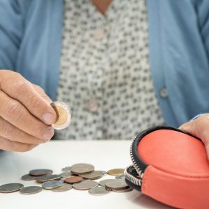 Εκκρεμείς συντάξεις: Μειώθηκαν οι κύριες, σε υψηλά επίπεδα οι επικουρικές
