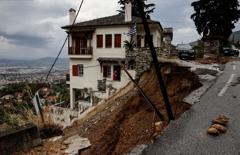 ΔΕΔΔΗΕ: Αποκαθίστανται οι ζημιές στο δίκτυο χαμηλής τάσης στον Βόλο