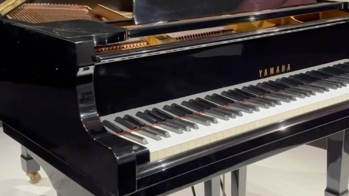 Φρέντι Μέρκιουρι: Στο «σφυρί» το πιάνο του θρύλου των Queen