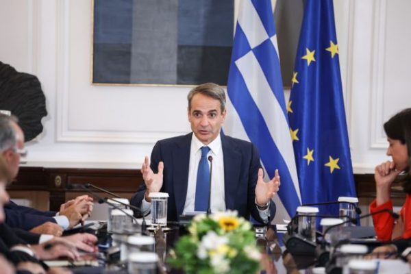 Μητσοτάκης στο Υπουργικό: Είμαστε μόνοι μας στο δρόμο της ευθύνης