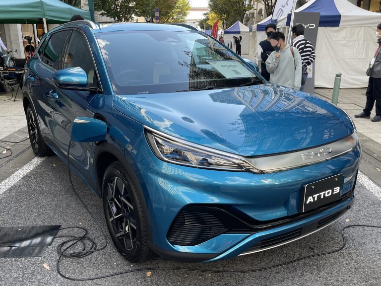 Η BYD έτοιμη να ξεπεράσει την Tesla ως ο μεγαλύτερος πωλητής ηλεκτρικών αυτοκινήτων παγκοσμίως