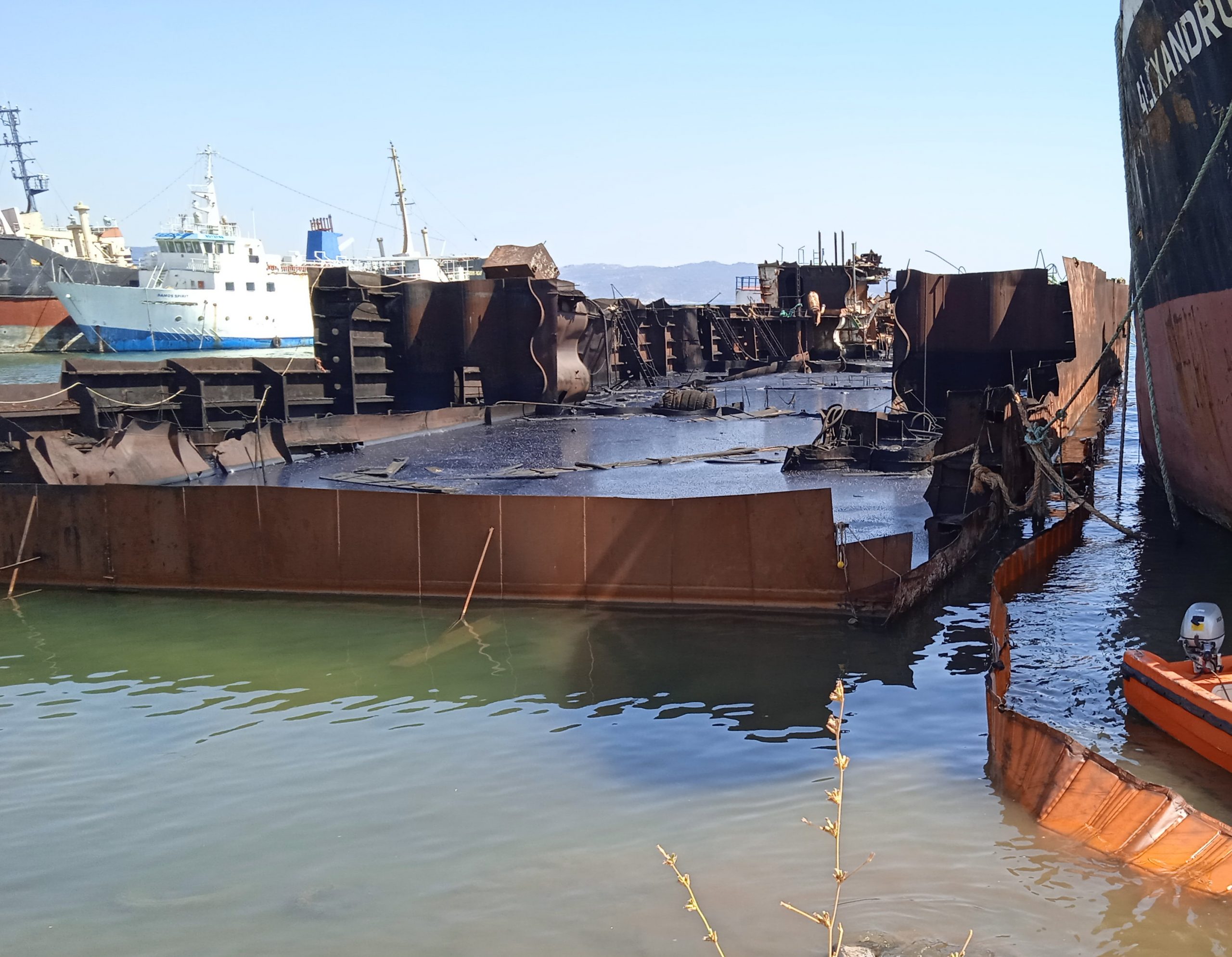 Ελευσίνα: Επιταχύνονται οι διαδικασίες για την απομάκρυνση του ναυαγίου «SLOPS»