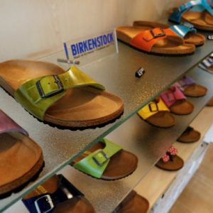 Birkenstock: Τα χίπικα σανδάλια που πάνε να τινάξουν την Wall Street στον αέρα