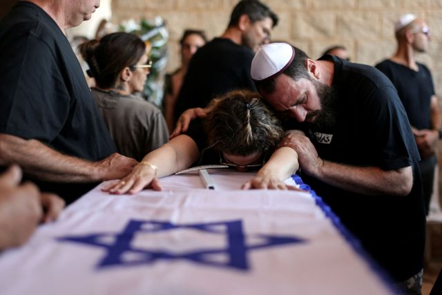 Ισραήλ: Το μήνυμα αδελφού θύματος της Χαμάς – «Μην απαντάτε στον πόνο μας με θάνατο»
