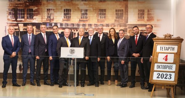 Optima bank: «Χτύπησε» το καμπανάκι της έναρξης της συνεδρίασης