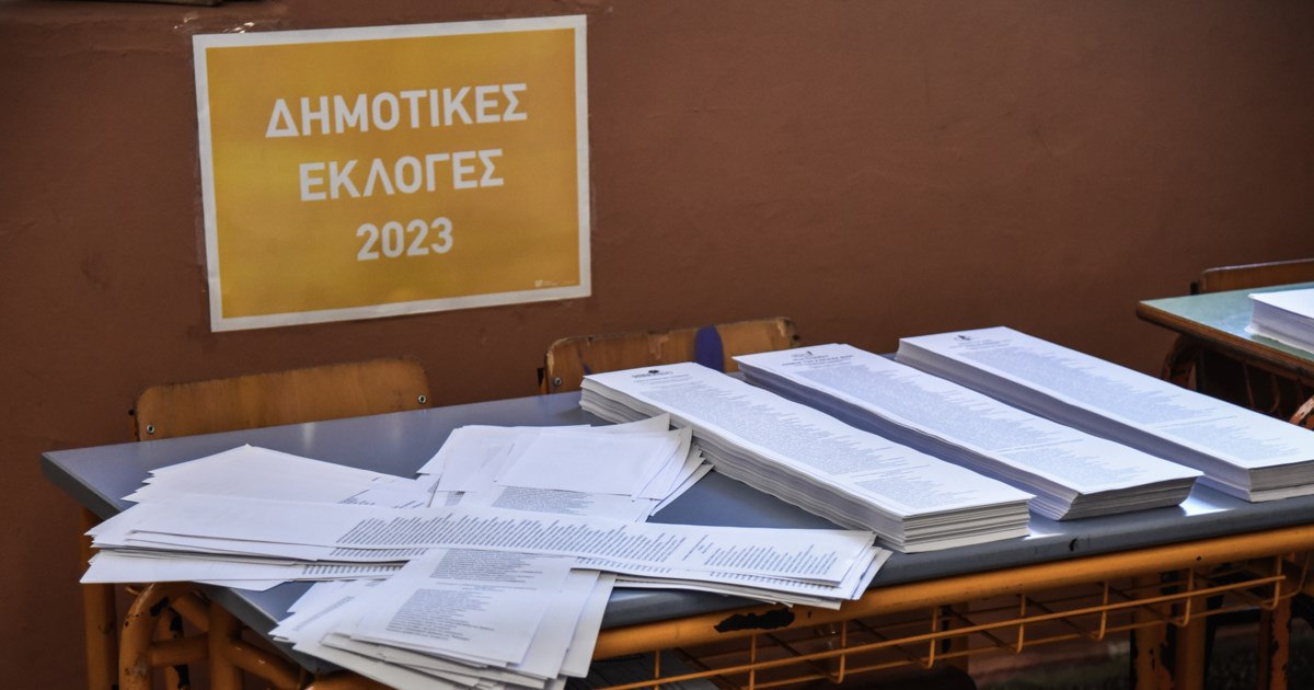 Low voter turnout, mostly wins by ND-back candidates marks first round of local gov’t elections in Greece