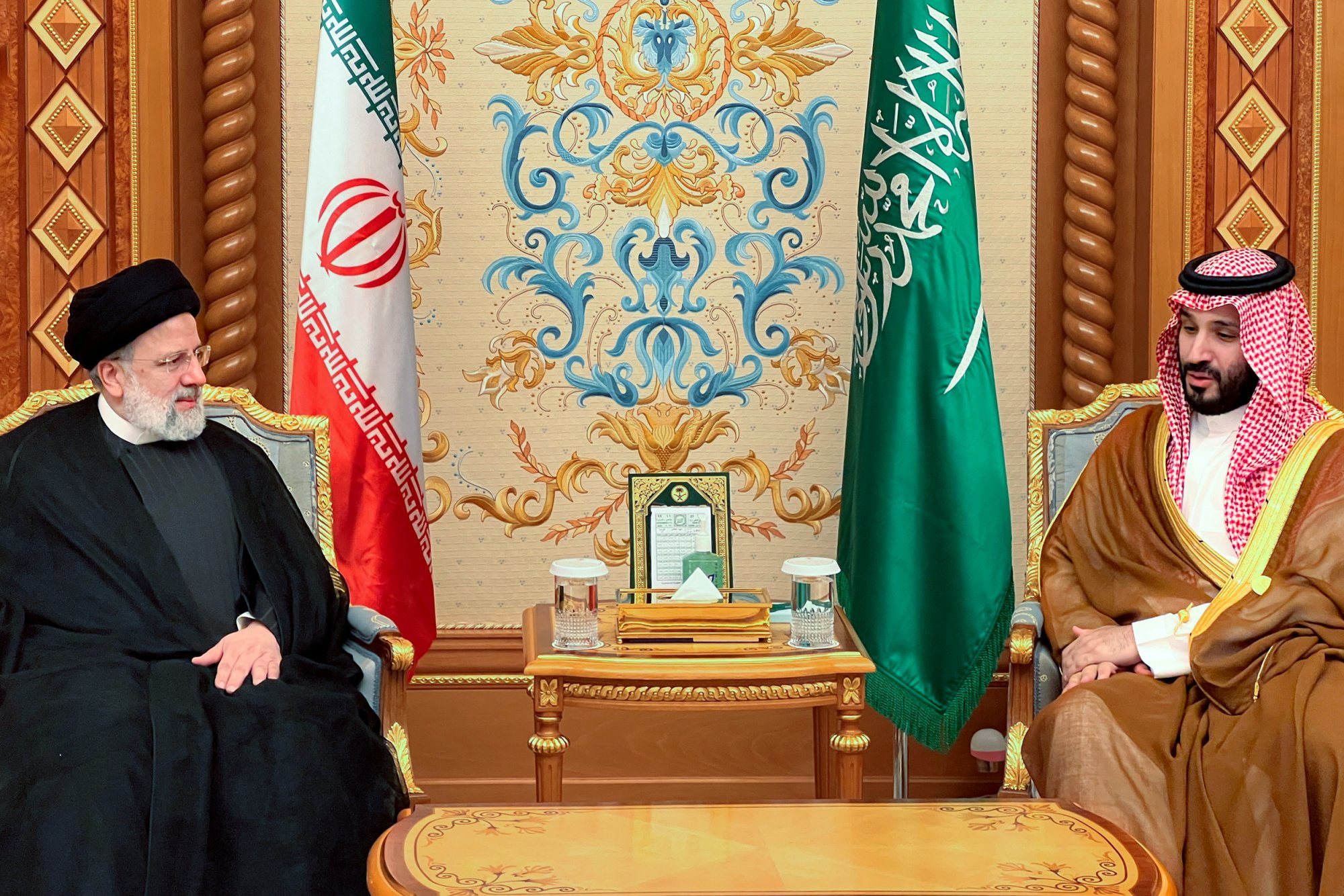 Σαουδική Αραβία: Ο διάδοχος τους θρόνου συναντήθηκε με τον πρόεδρο του Ιράν