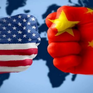 ΔΝΤ: Ο εμπορικός πόλεμος ΗΠΑ- Κίνας απειλεί την παγκόσμια οικονομία