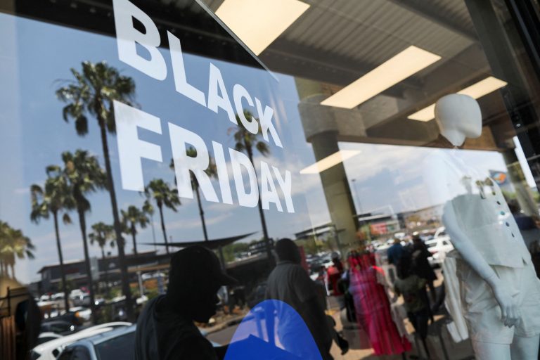 Black Friday: Περισσότερα ψώνια χαμηλότερης αξίας – Πόσες επιχειρήσεις ελέγχονται για πλασματικές εκπτώσεις