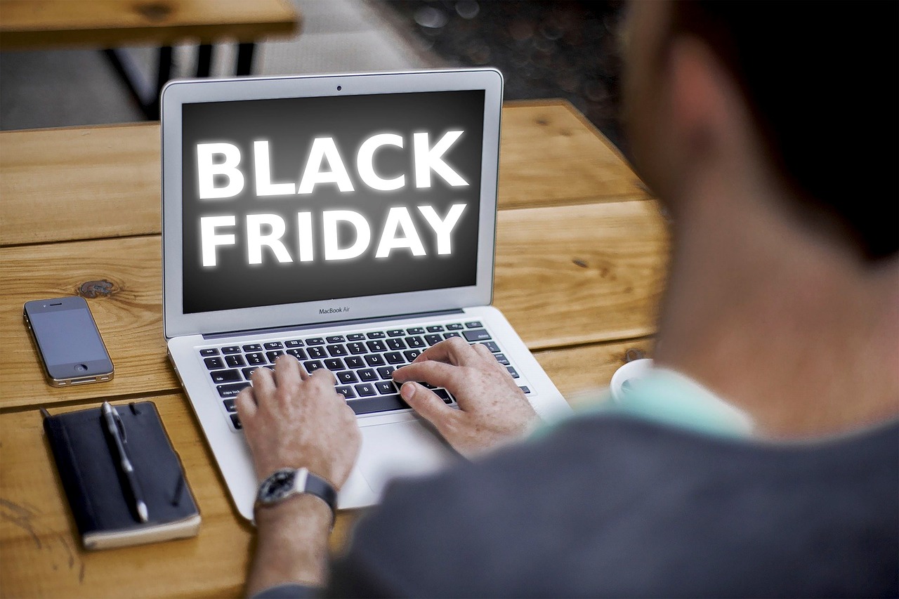 Black Friday: Ιστορικό ρεκόρ στις online πωλήσεις στις ΗΠΑ