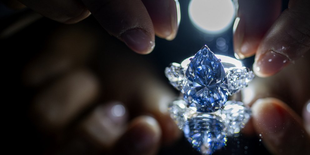 Δημοπρασία: Σπάνιο διαμάντι 17,6 καρατίων πωλείται για σχεδόν 44 εκατ. δολαρίων