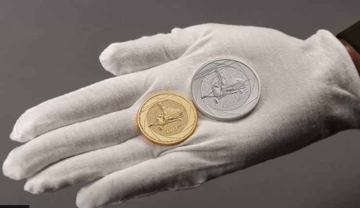 Βρετανία: Στην κυκλοφορία δόθηκαν τα συλλεκτικά νομίσματα με τον Τζέιμς Μποντ