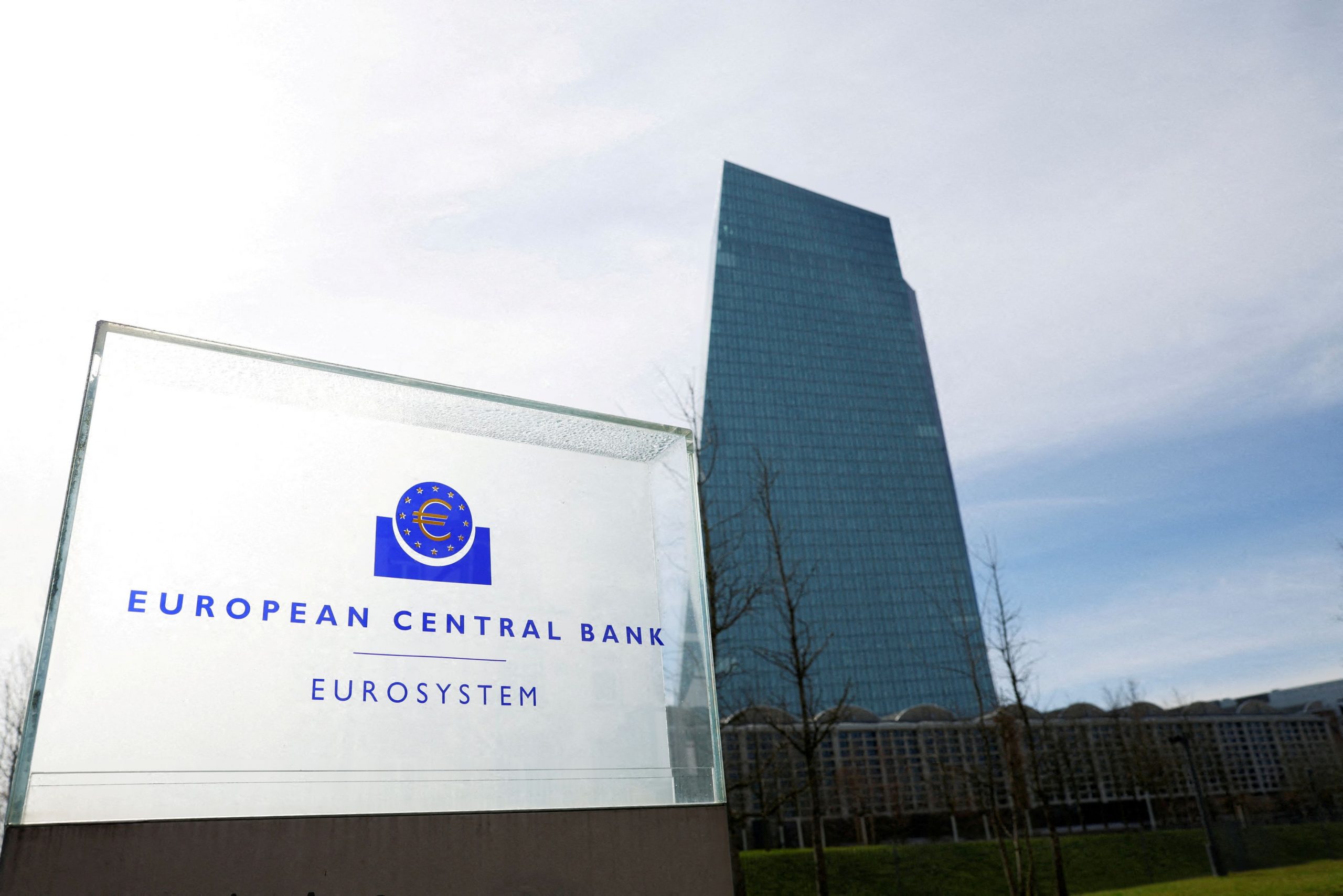 UBS: Πότε και πόσο η ΕΚΤ θα μειώσει τα επιτόκια