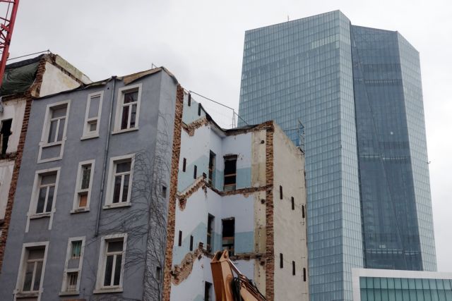 Ευρώπη: Η μεγάλη κρίση της κατοικίας – Καταρρέει η οικοδομική δραστηριότητα, απλησίαστα τα ενοίκια