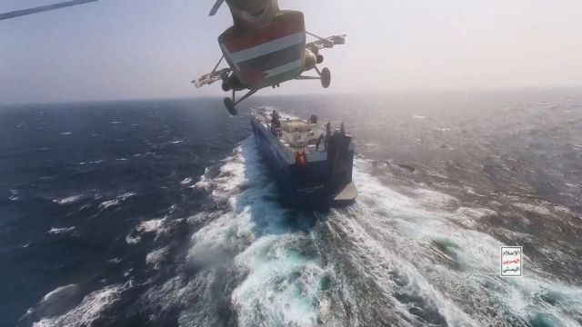 Ερυθρά Θάλασσα: Πώς διαχειρίζονται την κρίση με τους Χούθι 16 ναυτιλιακοί κολοσσοί