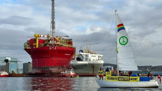 Shell VS Greenpeace: Γιατί ο πετρελαϊκός κολοσσός ζητά αποζημίωση 2 εκατ. ευρώ