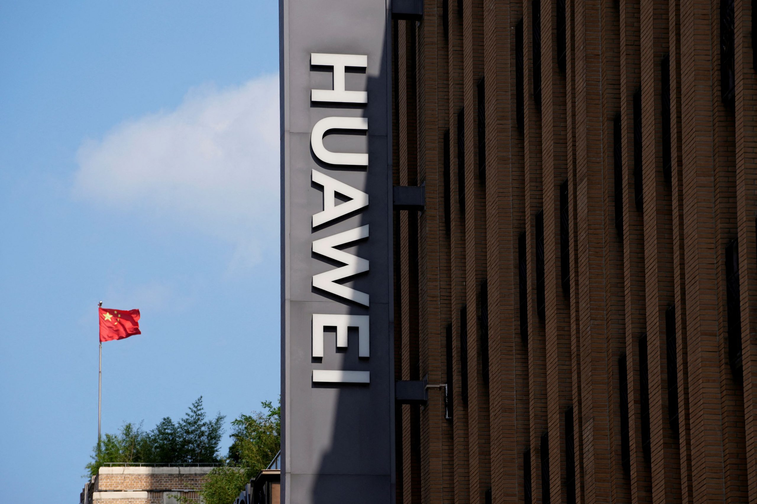 Huawei: Στα 35 δισ. δολάρια αποτιμάται η αξία της νέας εταιρεία έξυπνων αυτοκινήτων