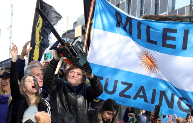 Αργεντινή: Πιάνει το «αλυσοπρίονο» ο Μιλέι – Αρχίζει η «θεραπεία του σοκ»