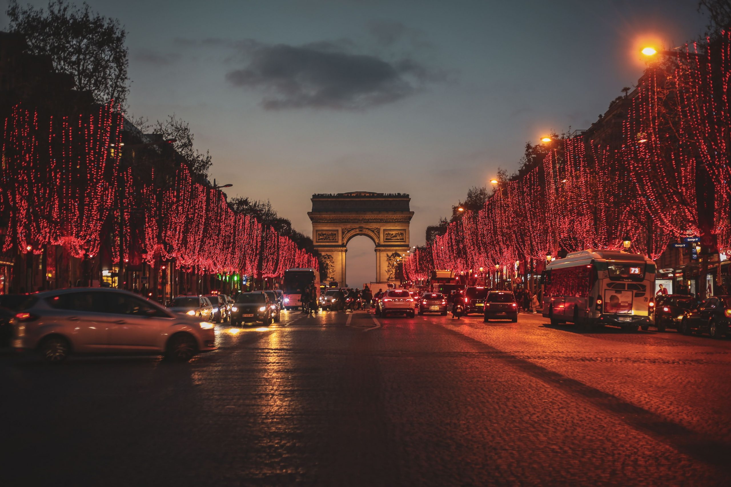 Παρίσι 2024: Οι πλούσιοι εγκαταλείπουν τα ξενοδοχεία του Παρισιού για υπερμεγέθη Châteaux