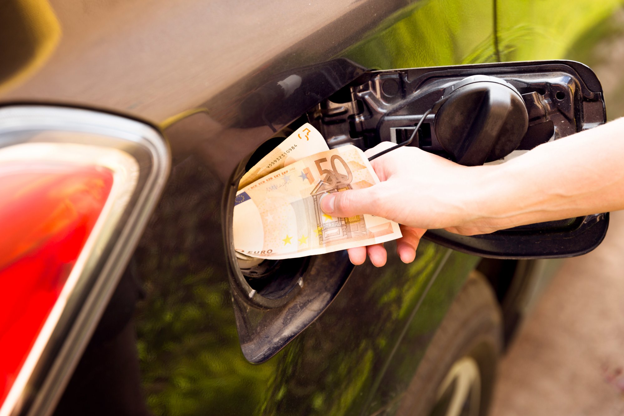 Καύσιμα: Πόσο κοστίζει το φουλάρισμα του αυτοκινήτου