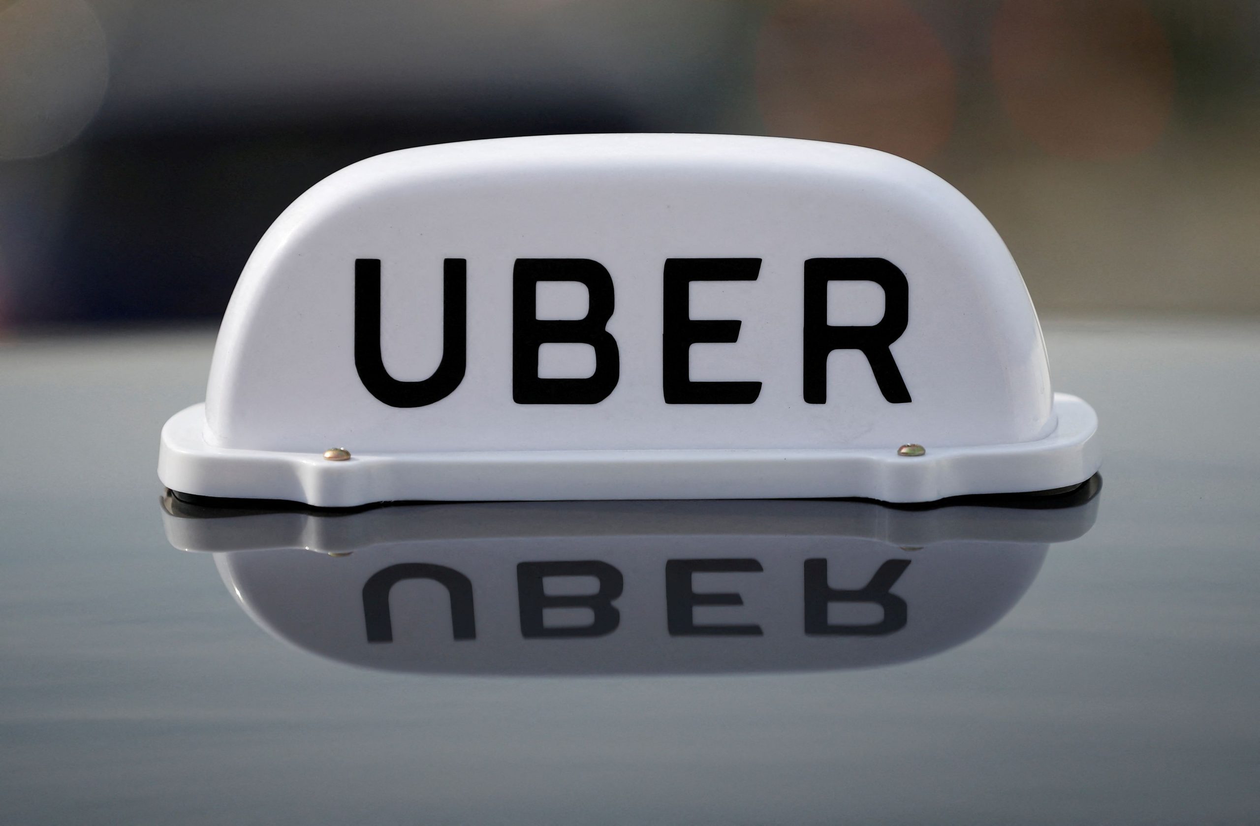 Uber: Ενισχύει με 5 εκατ. ευρώ τους οδηγούς της που χάνουν το οικολογικό μπόνους