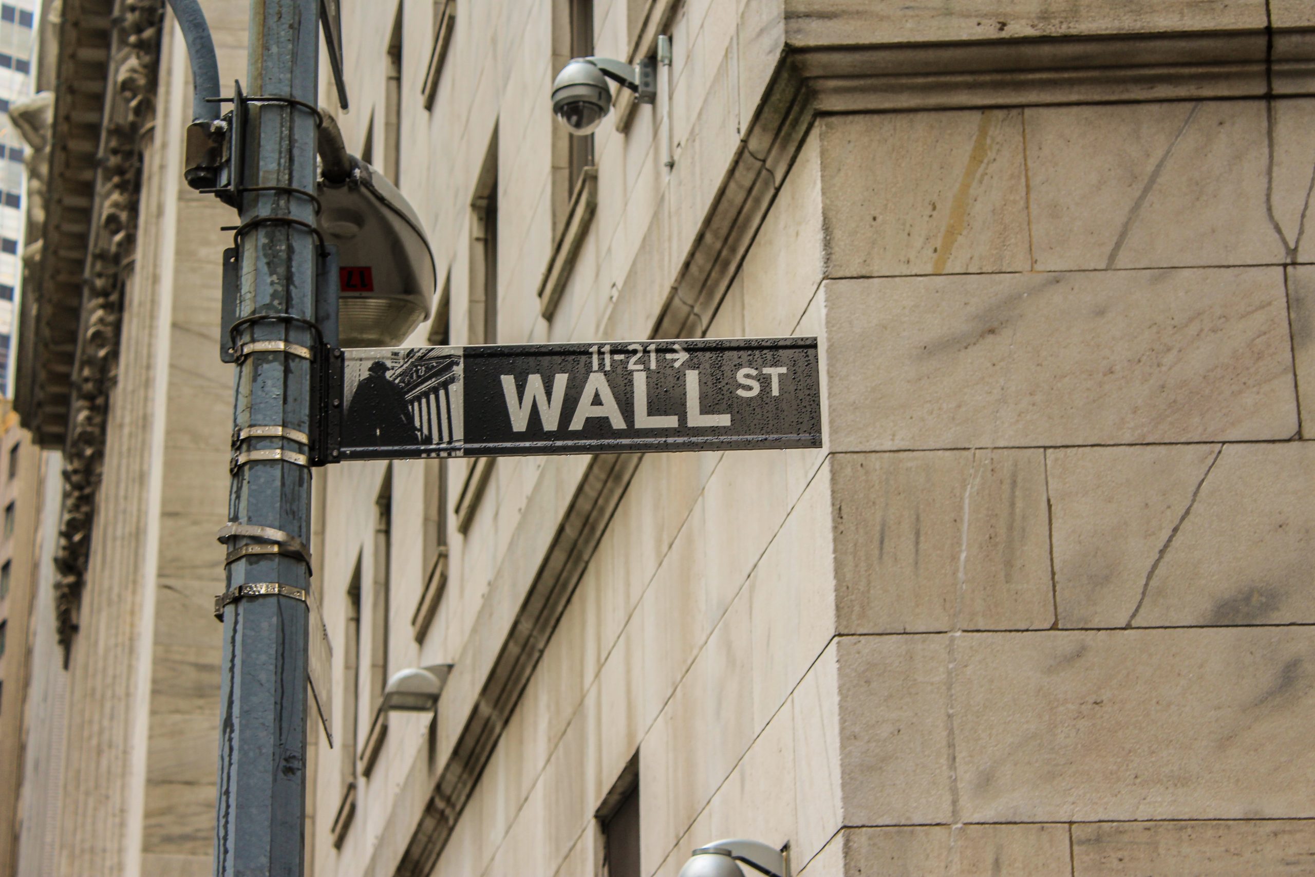 Wall Street: Θετικά πρόσημα στο φίνις