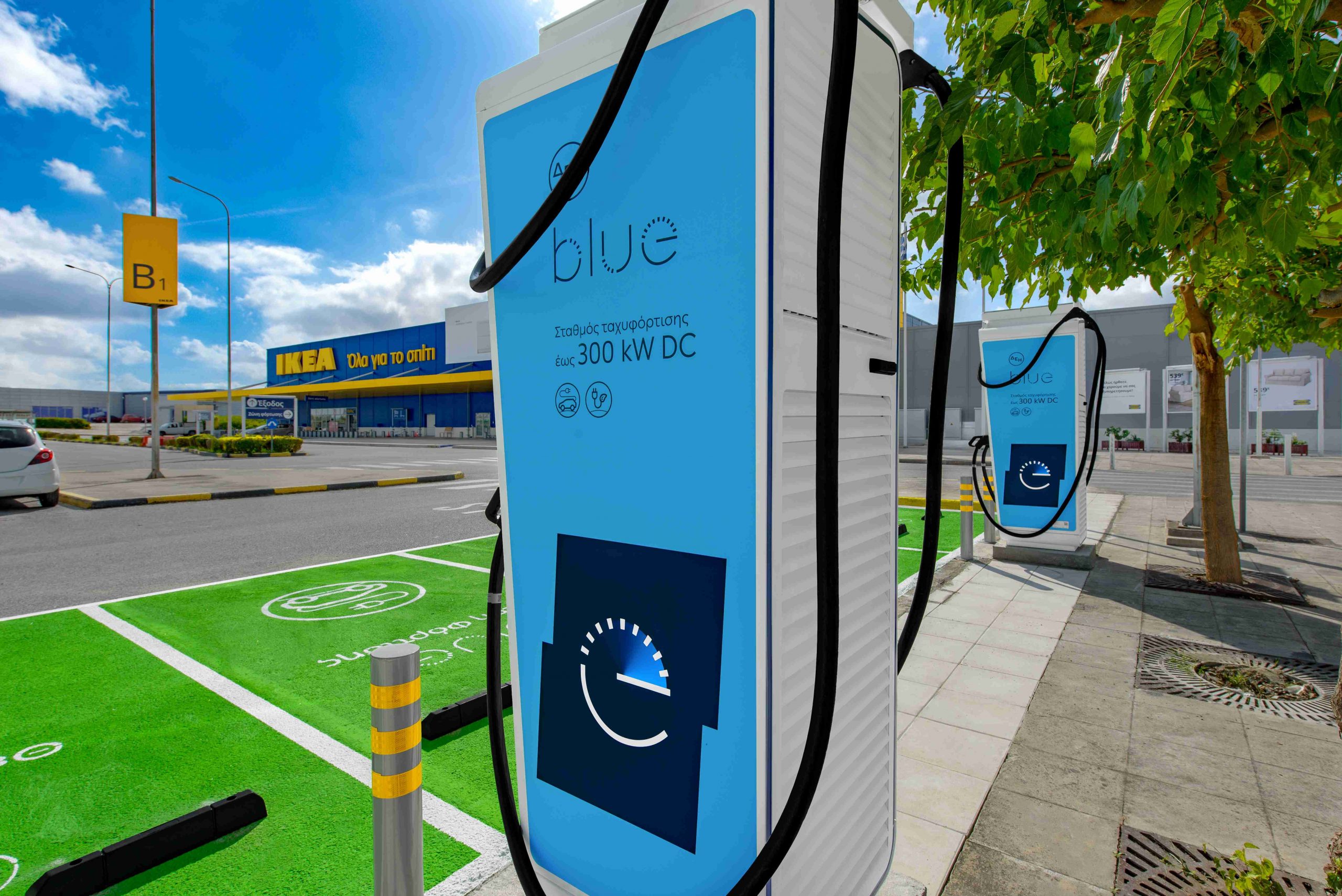 ΔΕΗ blue: Επεκτείνει το δίκτυο ηλεκτροκίνησης με νέο hub φόρτισης στη Λάρισα