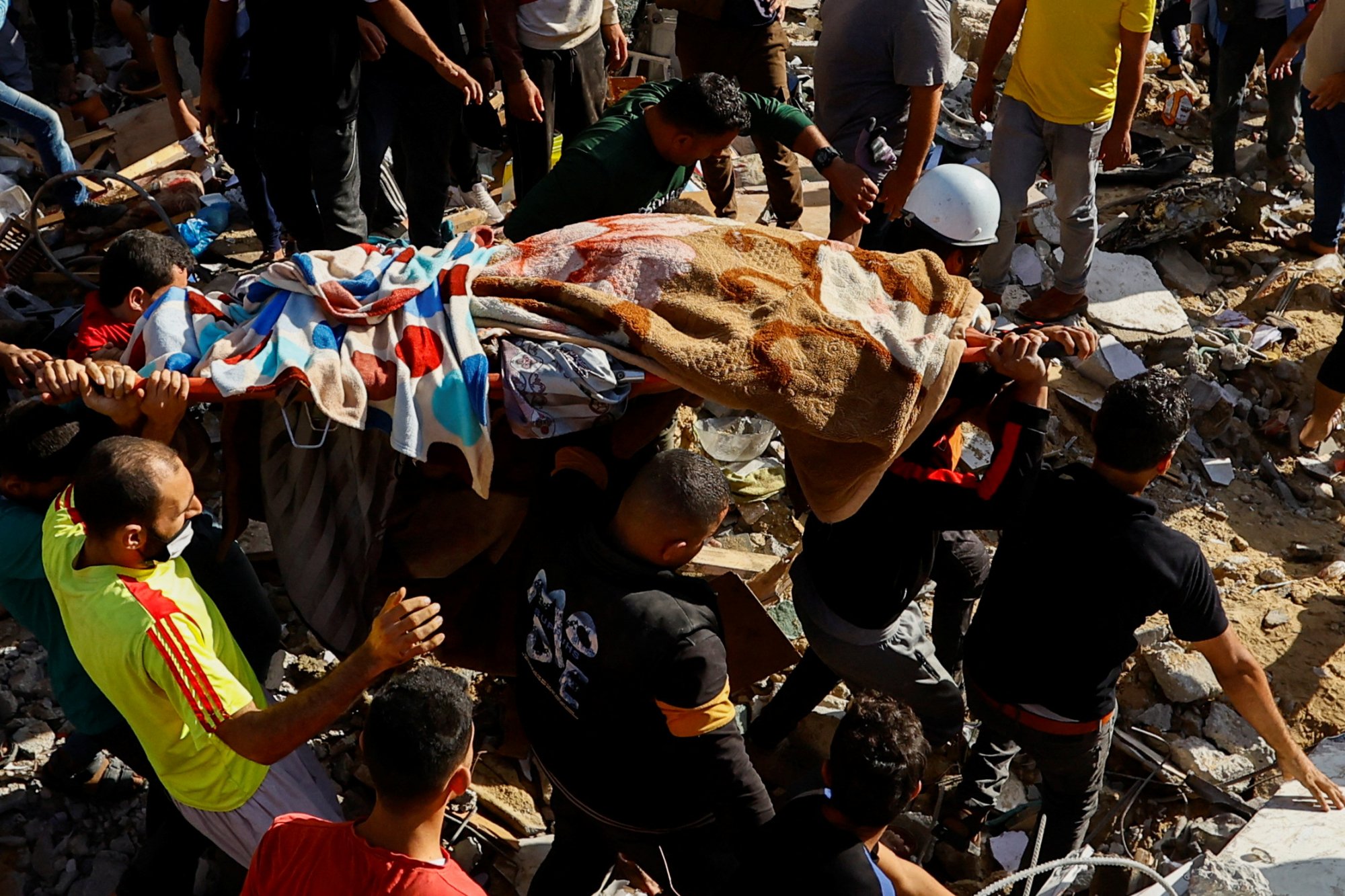 Πόλεμος Ισραήλ – Χαμάς: «25.000 τόνους εκρηκτικών έχει ρίξει το Ισραήλ στη Γάζα» – Νέοι βομβαρδισμοί σε νοσοκομεία και σχολείο – Πυρά Ερντογάν