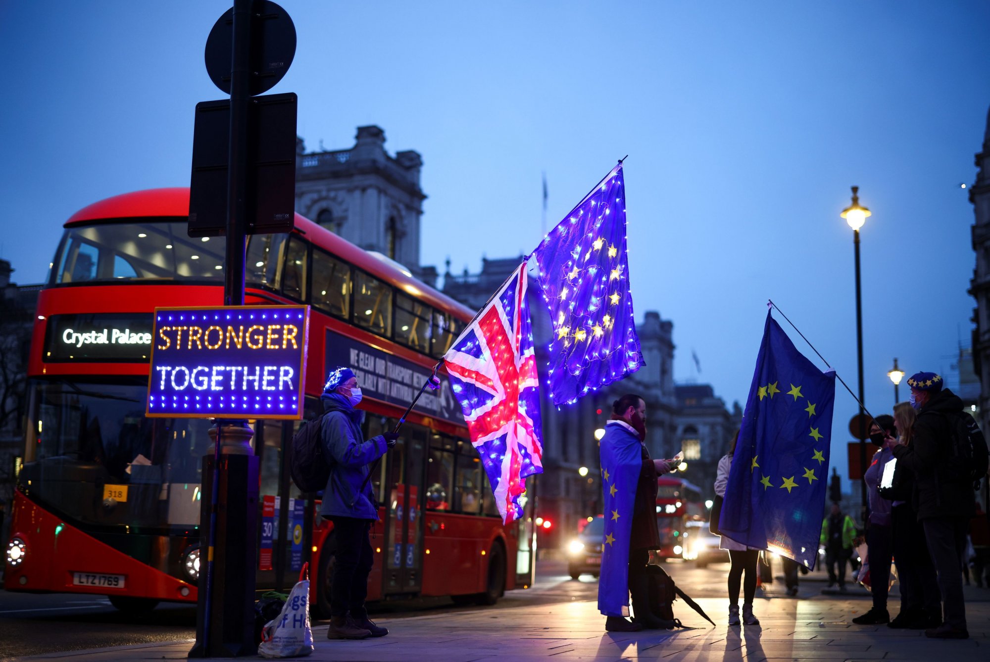 Brexit: Γιατί οι Βρετανοί θέλουν να ξαναγυρίσουν στην ΕΕ