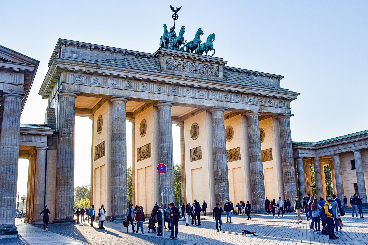 Γερμανία: Φεύγει μια «χρονιά κρίσεων», αγωνία για το 2024